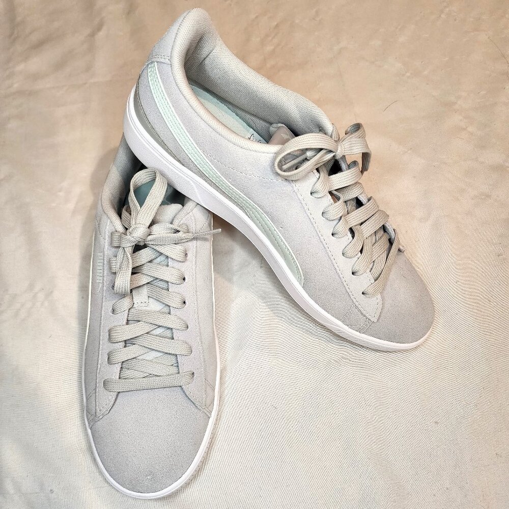 Puma | Like New Vikky V3 Gray Sneakers